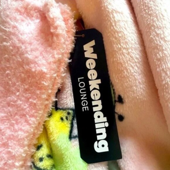 Cozy Avocado Lounge Set with Fuzzy Socks - Not a Morning Person - Size L - Picture 9 of 10